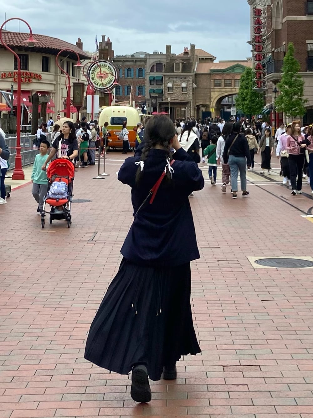 「休日コーデ、おでかけコーデ、お洒落さんとつながりたい、ロングワンピース、低身長女子、ジャケット、USJコーデ、USJ、みつあみ、SR、KBF、sy_ootd、フォロー、イイネ、お気に入り登録お願いします♡、instagram:sh_u41z、Instagramもよかったらよろしくお願いします🙇」｜「SRのアイテム（ドレス、ブラック系）」を使った、sshuuさん（レディース・154cm）の夏コーディネートの1枚目の写真