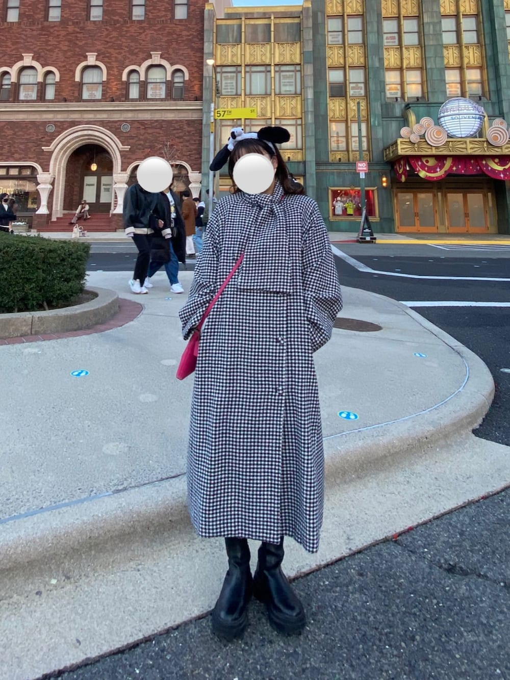 「クリスマスに着たい服、カジュアルコーデ、お出かけコーデ、今日のコーデ、大人コーデ、ロングコート、miroamurette、チドリ柄、ブーツ、ノーカラーコート、スヌーピー、sy_ootd、instagram:sh_u41z、フォロー、イイネ、お気に入り登録お願いします♡」｜「miro amuretteのアイテム（ノーカラージャケット、ブラック系）」を使った、sshuuさん（レディース・153cm）の冬コーディネートの1枚目の写真