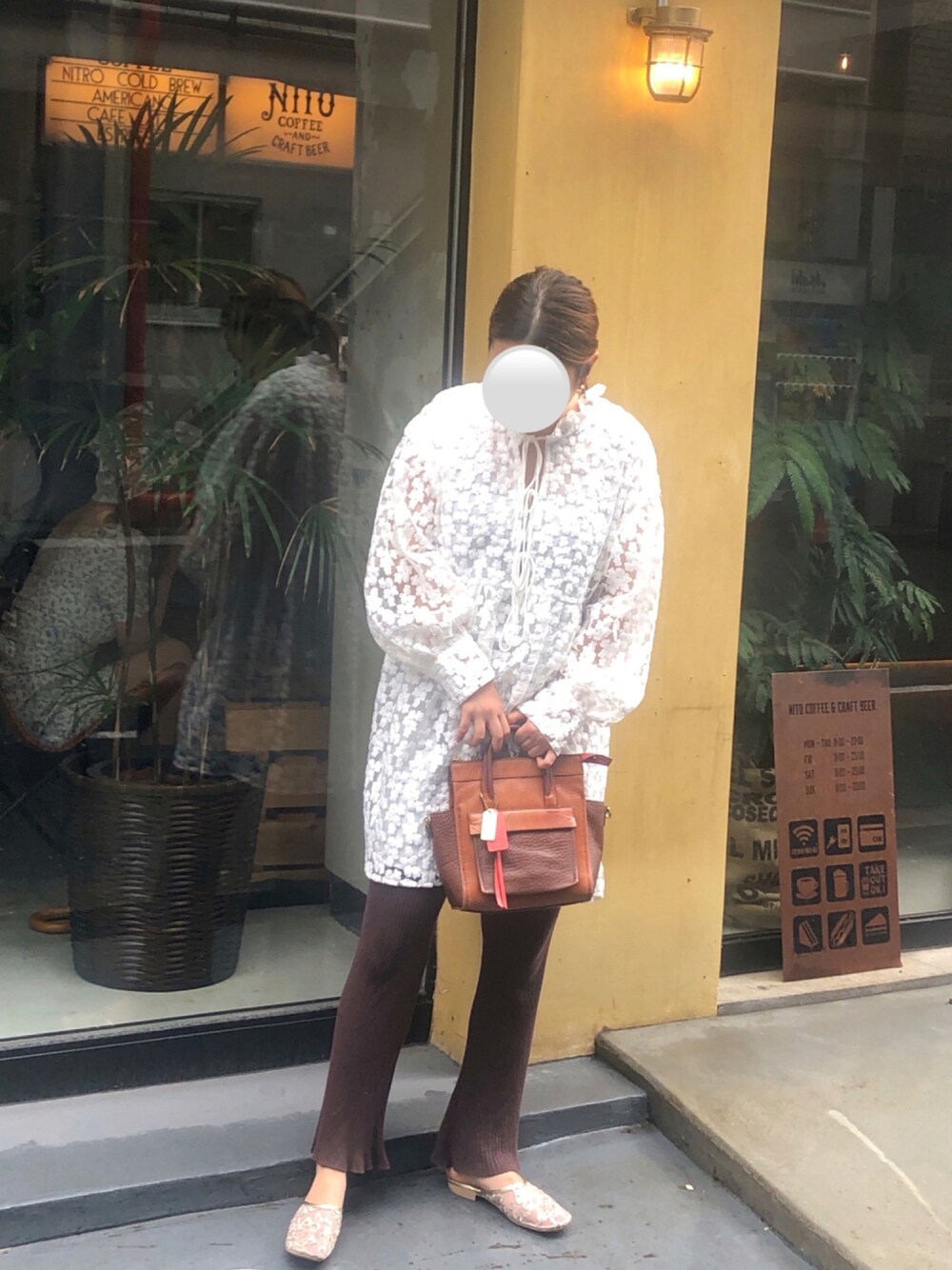 「カフェオレコーデ、カフェ巡り、カフェスタイル、ニットパンツ、休日スタイル、ブラウン×ホワイト、sy_ootd、フォロー、イイネ、お気に入り登録お願いします♡、instagram:sh_u41z」｜「ZARAのアイテム（チュニック、ホワイト系）」を使った、sshuuさん（レディース・154cm）の夏コーディネートの1枚目の写真