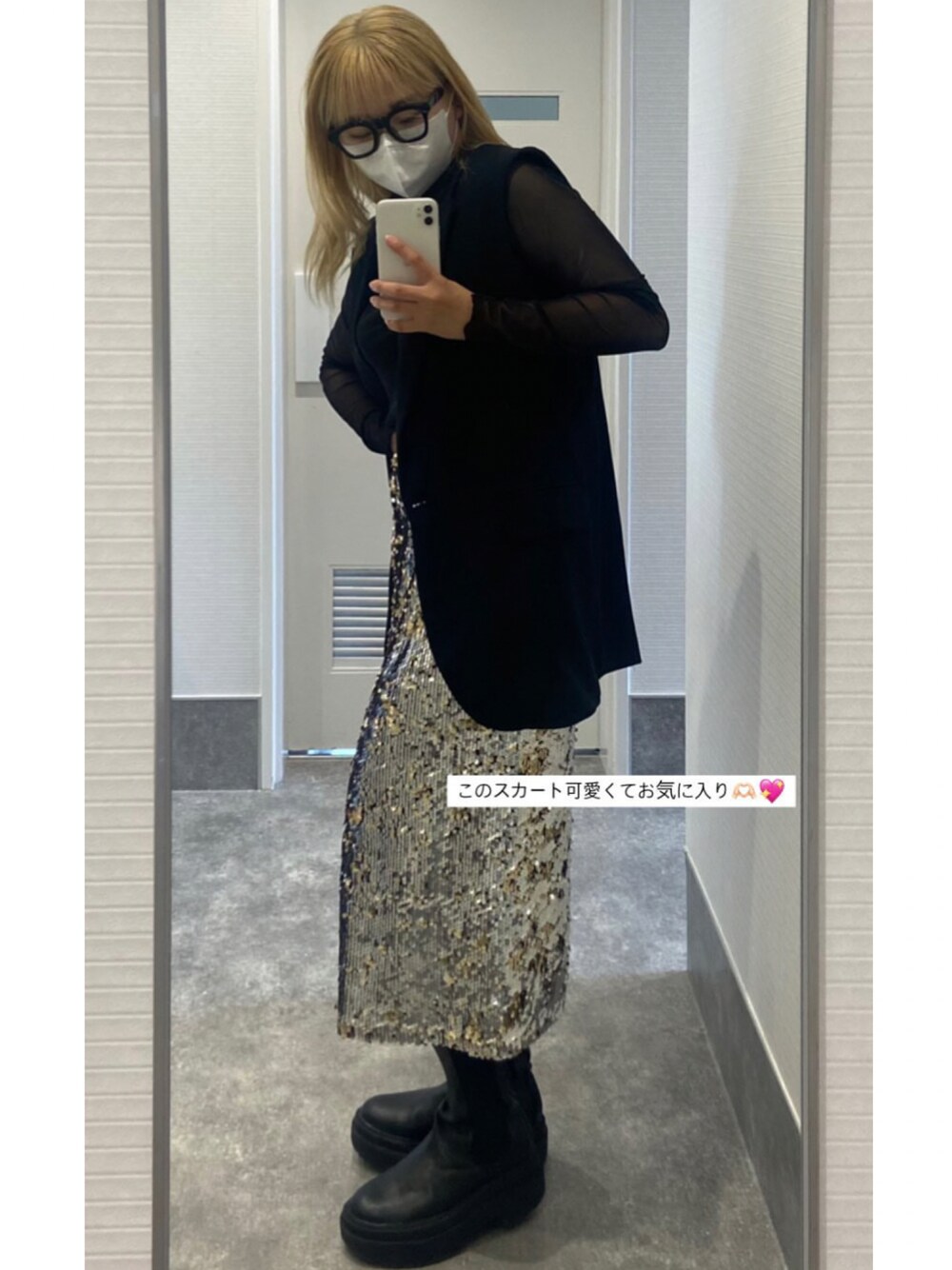 「秋服、シンプルコーデ、ラメスカート、スパンコール、ジレ、ZARA、ザラ、ジーナシス、JEANASiS、シースルー、シースルートップス、ロンT、フォロー、イイネ、お気に入り登録お願いします♡、sy_ootd、instagram:sh_u41z」｜「ZARAのアイテム（その他アウター、ブラック系）」を使った、sshuuさん（レディース・154cm）の秋コーディネートの1枚目の写真
