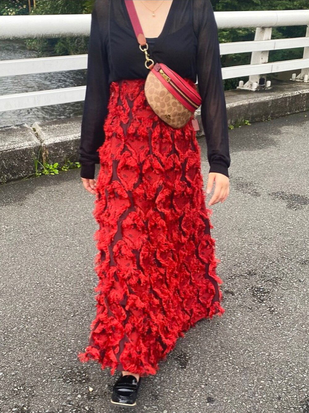 「ドレス、赤ドレス、ワンピース、キャミワンピ、休日コーデ、カーディガン、sy_ootd、いいね、save、フォローお願いします☺️♡、instagram:sh_u41z、フォロー返します」｜「yeerのアイテム（ドレス、レッド系）」を使った、sshuuさん（レディース・154cm）の夏コーディネートの1枚目の写真