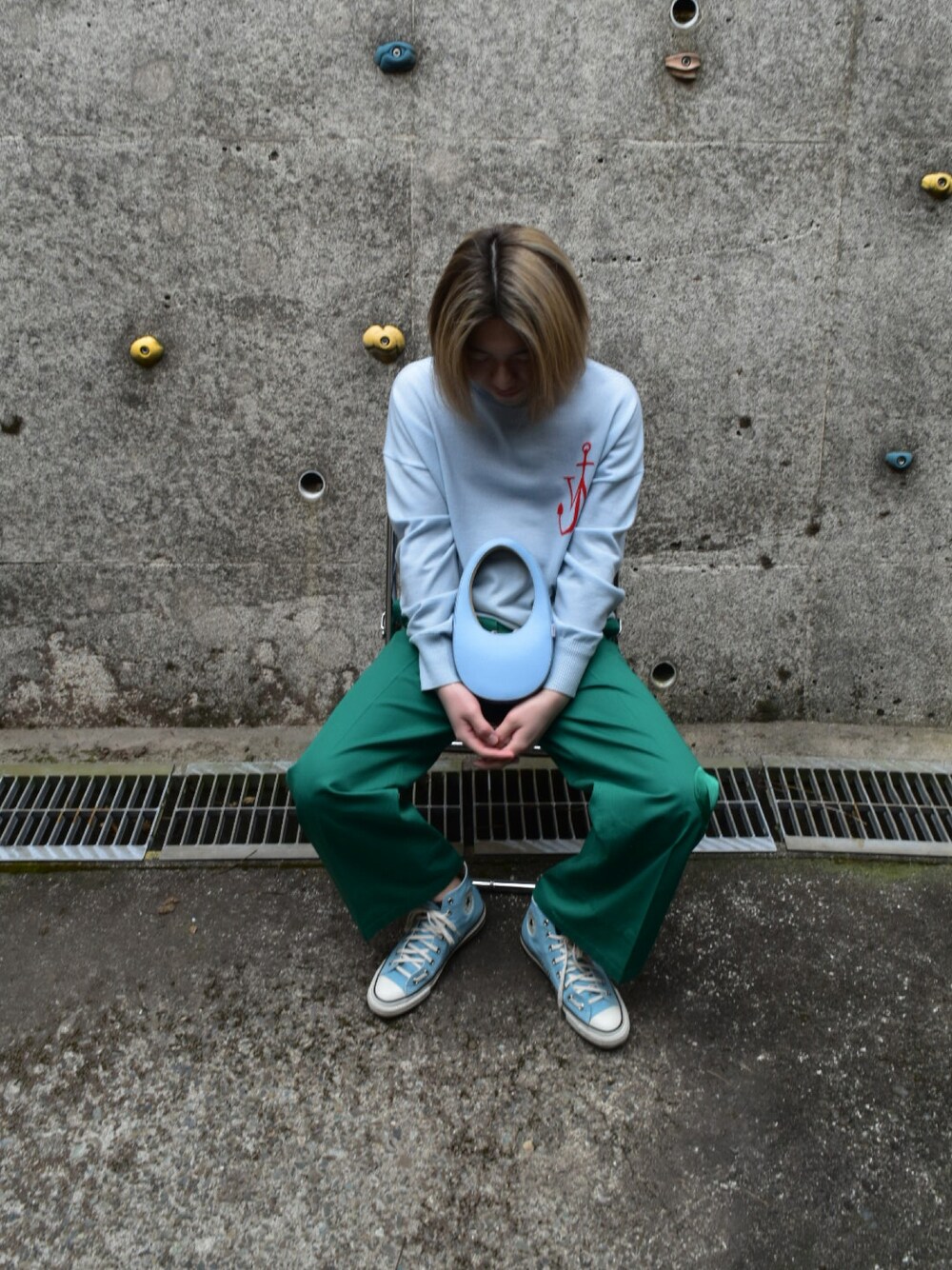 「コンバース、converse、ユニセックス、お洒落さんとつながりたい、オトナカジュアル、今日のコーデ、休日スタイル、フレアパンツ、きれいめカジュアル、グリーン、ブルー、シンプル、カジュアル、シンプルスタイル、ゆるコーデ」｜「CONVERSEのconverse コンバース ALL STAR PET-CANVAS HI スニーカー(オールスターPETキャンバスHI) 1SC490（スニーカー、ブルー系）」を使った、M0nさん（メンズ・168cm）の冬コーディネートの1枚目の写真