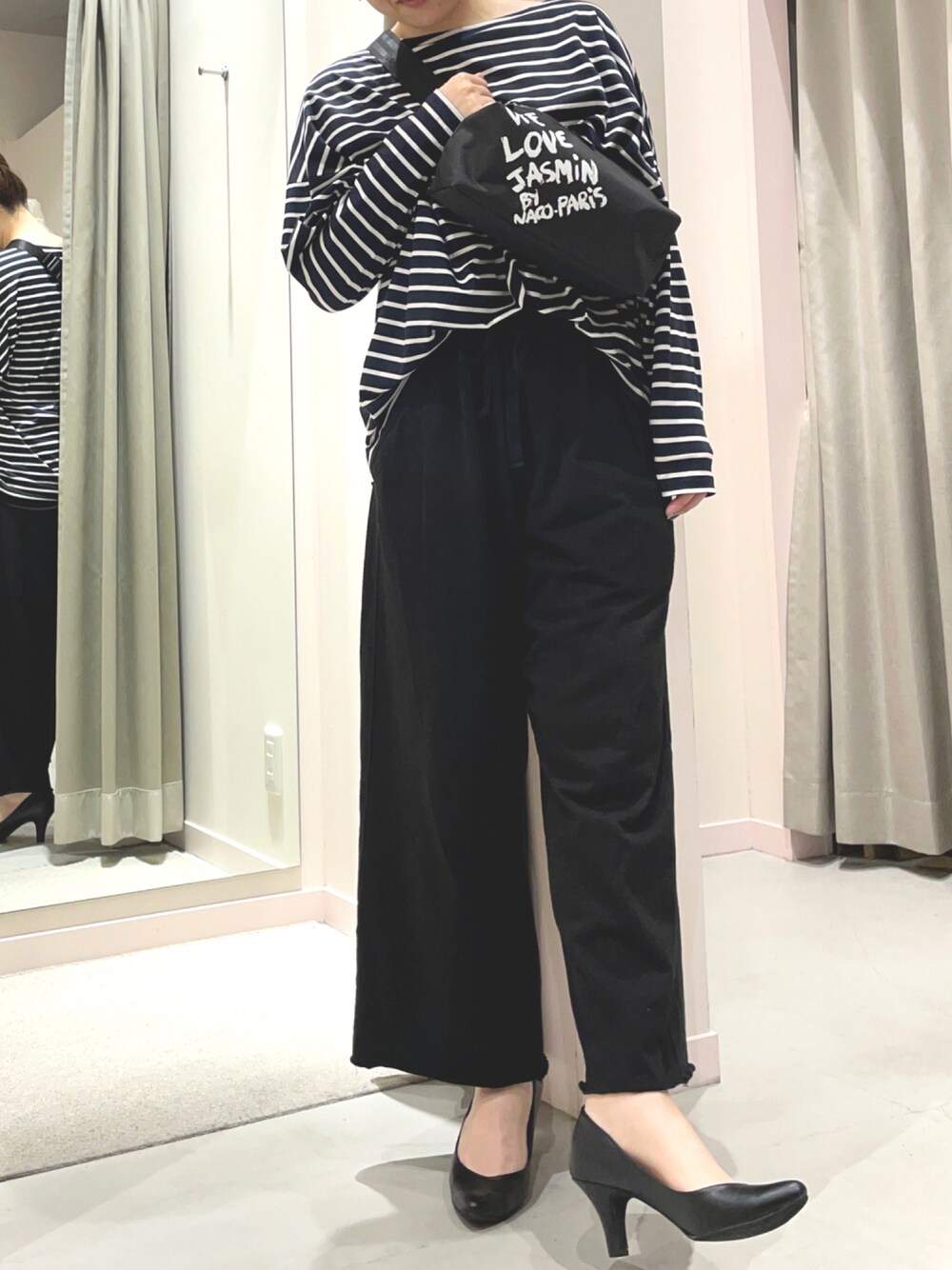 「パンプス、ボーダートップス、ボディバッグ、パンツコーデ、低身長コーデ、オトナカジュアル、ラフパンツ、NACOPARIS」｜「08sircusのアイテム（Tシャツ/カットソー、ブルー系）」を使った、yukkoさん（レディース・155cm）の秋コーディネートの1枚目の写真