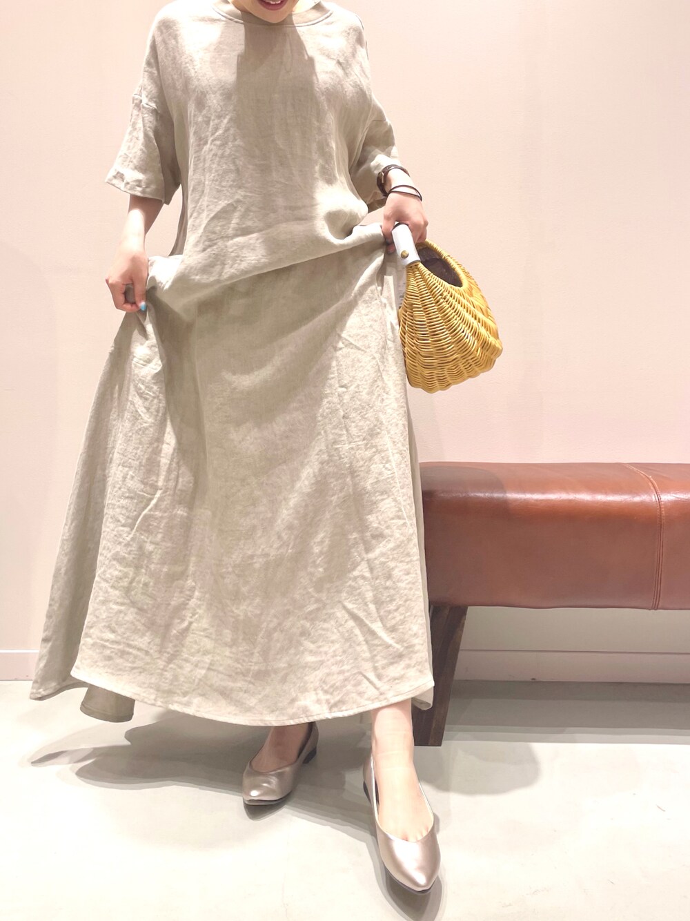 「リネンワンピース、マキシ丈ワンピース、かごバッグ、低身長コーデ、淡色女子」｜「POMTATAのアイテム（かごバッグ、ベージュ系）」を使った、yukkoさん（レディース・155cm）の秋コーディネートの1枚目の写真
