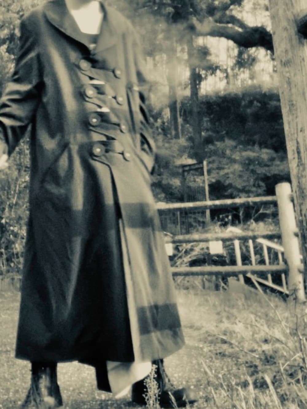 「大人カジュアル、モード、yohji yamamoto pour homme、yohji yamamoto、ヨウジヤマモト、Y-3、高校生、ビッグシルエット、19ss、19aw」｜「Yohji Yamamoto POUR HOMMEのアイテム（ステンカラーコート、ブラック系）」を使った、wサメ握り一貫さん（メンズ・178cm）の夏コーディネートの1枚目の写真