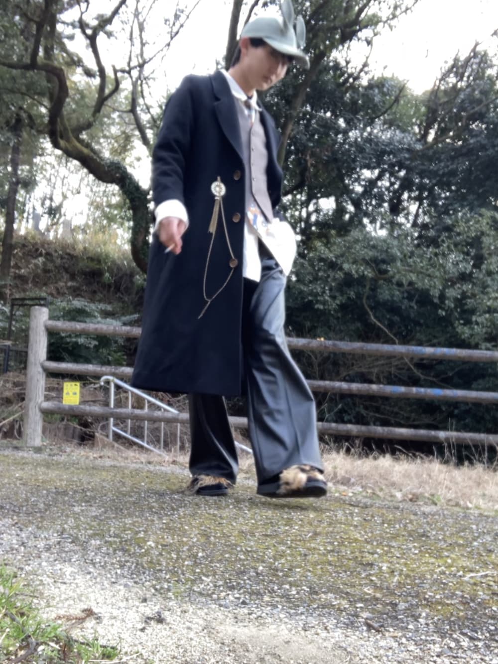 「アンダーカバー、undercover、driesvannoten、大人カジュアル、MARNI、HARE、高校生、服好きな人と繋がりたい」｜「HAREのシンセティックレザーダブルニーパンツ(HARE)（その他パンツ、ブラック系）」を使った、wサメ握り一貫さん（メンズ・178cm）の冬コーディネートの1枚目の写真