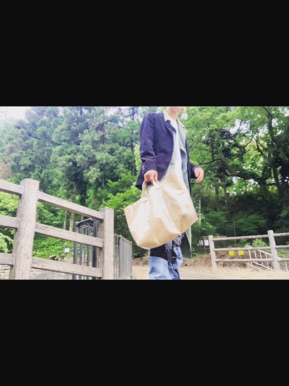 「モード、COMME des GARÇONS、リックオウエンス、RICK OWENS、自作、はるコーデ」｜「COMME des GARCONSのアイテム（トートバッグ、ベージュ系）」を使った、wサメ握り一貫さん（メンズ・178cm）の春コーディネートの1枚目の写真