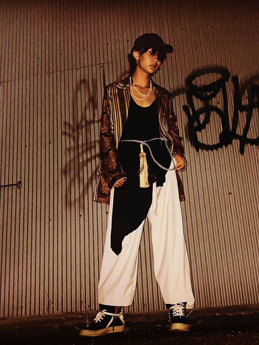 「ベッドフォード、BED J.W FORD、ラフシモンズ、RICK OWENS、ヨウジヤマモト」｜「BED J.W. FORDのアイテム（テーラードジャケット、ベージュ系）」を使った、wサメ握り一貫さん（メンズ・178cm）の夏コーディネートの1枚目の写真