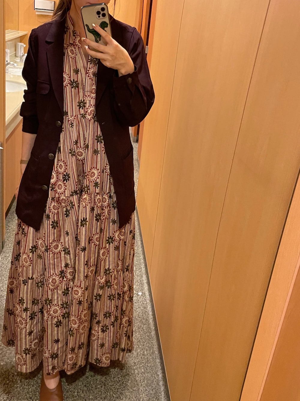 「だから秋服が好き、花柄×ストライプ、秋カラー、オトナカジュアル」｜「ZARAのアイテム（ワンピース、レッド系）」を使った、azureさん（レディース・160cm）の秋コーディネートの1枚目の写真