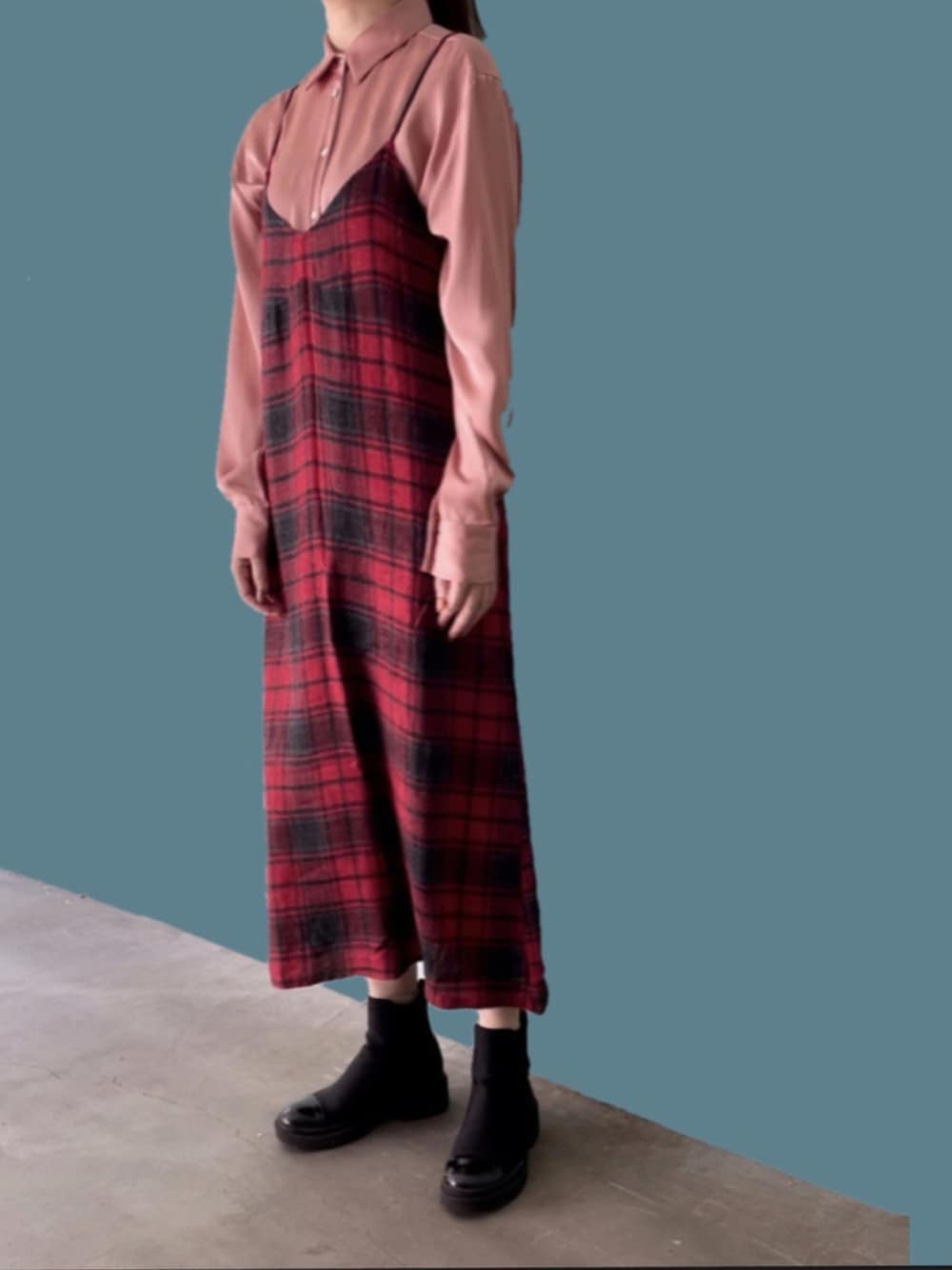 「チェック、秋のコーデ、ZARA、厚底シューズ、赤×ピンク、オトナカジュアル、秋コーデ、サテンシャツ、ザラコーデ、秋服準備はじめました、サテン」｜「ZARAのアイテム（ワンピース、レッド系）」を使った、azureさん（レディース・160cm）の秋コーディネートの1枚目の写真