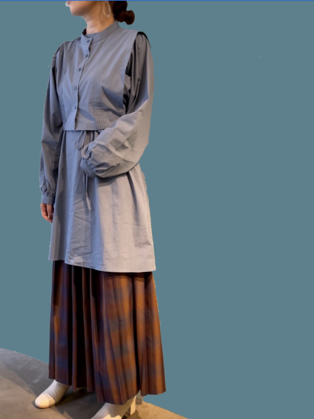 「だから秋服が好き、きれいめカジュアル、大人カジュアル、チェックスカート、ブラウスコーデ、ブラウス×スカート」｜「LOWRYS FARMのチェックプリーツスカート　217193（スカート、レッド系）」を使った、azureさん（レディース・160cm）の秋コーディネートの1枚目の写真