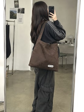 「adidas（アディダス）のadidas/アディダス ORI DENIM SST TRACK TO SST デニム トラックトップ クロップド ジャケット ストリート デニムジャージ 2026秋冬 秋服 冬服（デニムジャケット、ブラック系）」を使った、迎　稀羅莉さん（レディース・160cm）の秋コーディネート