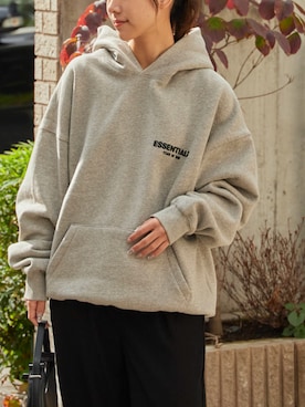 「アイテム（パーカー）」を使った、桃さん（レディース・164cm）の秋コーディネート