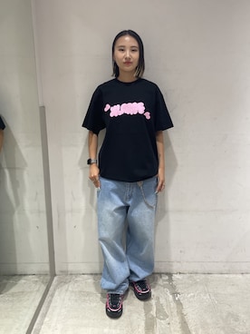 「XLARGE（エクストララージ）のTHROW UP S/S TEE（Tシャツ/カットソー、ブラック系）」を使った、RIRIさん（レディース・157cm）の春コーディネート