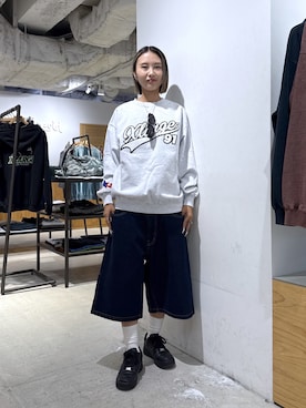 「XLARGE（エクストララージ）のBASEBALL CREWNECK SWEATSHIRT（スウェット、グレー系）」を使った、RIRIさん（レディース・157cm）の夏コーディネート