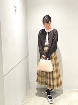 「アイテム（ボストンバッグ、グレー系）」を使った、yukichiさん（レディース・162cm）の秋コーディネート