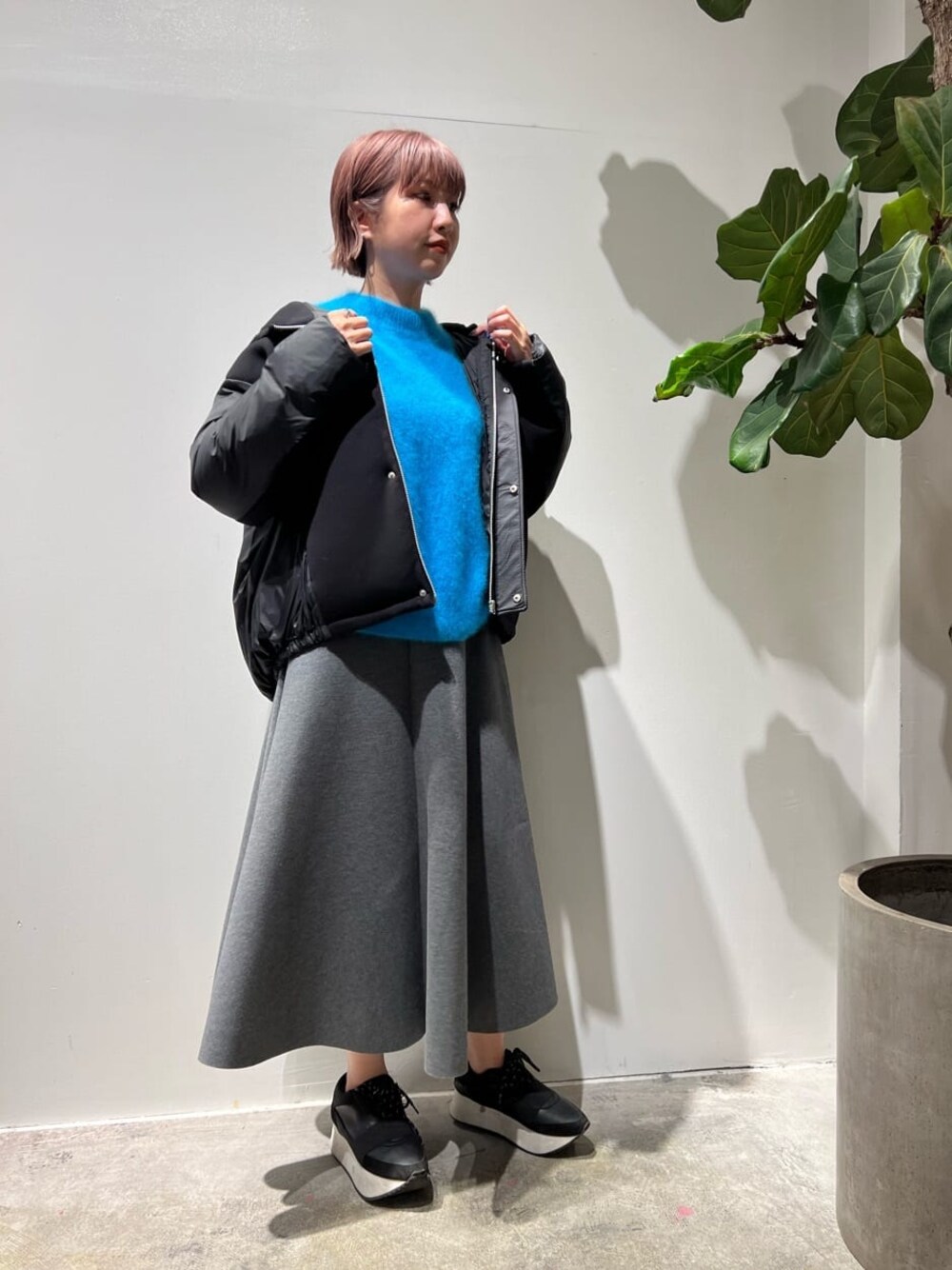 「ストレスフリー、MARK STYLER、リラックス、大人カジュアル、エレンディーク、おうち時間、高身長女子、ELENDEEK、162cmコーデ、ゆるコーデ」｜「ELENDEEKのPLATFORM SNEAKERS（スニーカー、ブラック系）」を使った、NORIKO NAKATSURUさん（レディース・162cm）の夏コーディネートの1枚目の写真