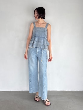 「LAGUNAMOON（ラグナムーン）の【Leeコラボ】セミワイドベルトデニムパンツ（Denim pants、ブルー系）」を使った、MASAKI KISEさん（レディース・168cm）の春コーディネート
