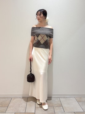 「LAGUNAMOON（ラグナムーン）のスリットサテンナロースカート 【夏服】【オフィスカジュアル】【マシンウォッシャブル】【接触冷感】（スカート、ホワイト系）」を使った、MASAKI KISEさん（レディース・168cm）の夏コーディネート