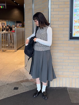 「LOWRYS FARM（ローリーズファーム）のＴＲプリーツハーフパンツ 782957（スラックス、グレー系）」を使った、pecoさん（レディース・165cm）の秋コーディネート