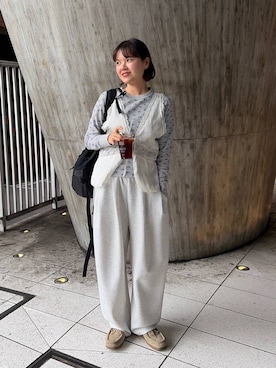 「LOWRYS FARM（ローリーズファーム）のカットイージーコクーンパンツ　292362（スウェットパンツ、グレー系）」を使った、pecoさん（レディース・165cm）の春コーディネート