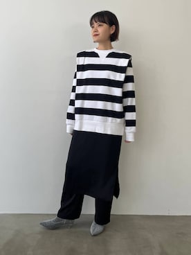 「アイテム（モカシン/デッキシューズ、シルバー系）」を使った、pecoさん（レディース・166cm）の秋コーディネート