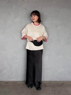 「LOWRYS FARM（ローリーズファーム）のストレッチサテンスカート　 290120（スカート、ブラック系）」を使った、pecoさん（レディース・165cm）の春コーディネート