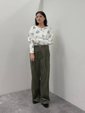 「LOWRYS FARM（ローリーズファーム）のSETUP可能【LFM(U)】コーデュロイタックワイドパンツ　 1074741（その他パンツ、グリーン系）」を使った、pecoさん（レディース・165cm）の秋コーディネート