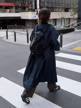 「LOWRYS FARM（ローリーズファーム）の【LFM(U)】ステンカラーヨークコート　638031（ステンカラーコート、ブルー系）」を使った、pecoさん（レディース・165cm）の冬コーディネート