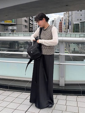 「LOWRYS FARM（ローリーズファーム）のストレッチサテンスカート　 290120（スカート、ブラック系）」を使った、pecoさん（レディース・165cm）の夏コーディネート