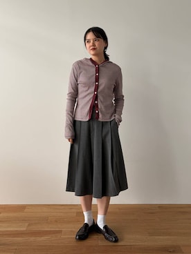 「LOWRYS FARM（ローリーズファーム）のＴＲプリーツハーフパンツ 782957（スラックス、グレー系）」を使った、pecoさん（レディース・165cm）の秋コーディネート