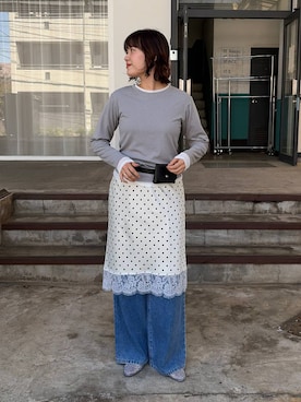 「LOWRYS FARM（ローリーズファーム）の【LFM(U)】ライトDENIMタックワイドＰ　646326（デニムパンツ、ブルー系）」を使った、pecoさん（レディース・165cm）の春コーディネート