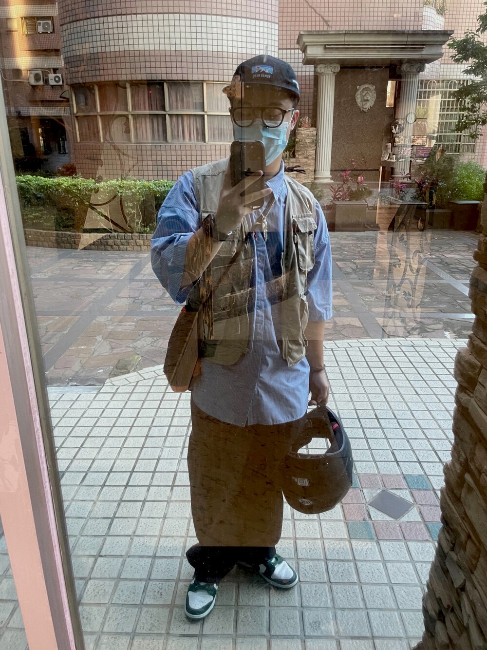 「ootd、夏、夏コーデ、日系極簡、街頭穿搭、休閒、oversize、基礎款、置き画、今日のコーデ、香港、Taiwan、鹽系風格」｜「FREAK'S STOREのアイテム（タンクトップ、ベージュ系）」を使った、a.さん（メンズ・175cm）の夏コーディネートの1枚目の写真