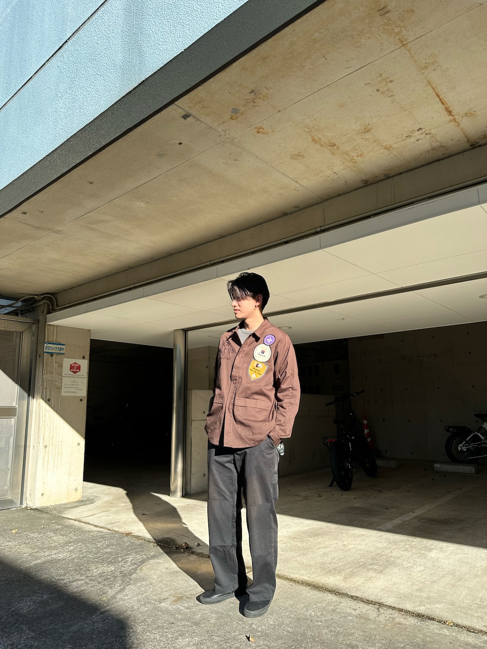 「メンズコーデ、シンプルスタイル、秋服、お出かけコーデ、秋、ジャケットスタイル」｜「HUFのSTRATFORD TOUR SHIRT / HUF シャツ（シャツ/ブラウス、ブラウン系）」を使った、TakeOGさん（メンズ・175cm）の秋コーディネートの1枚目の写真
