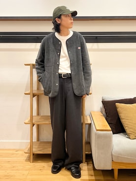 「URBAN RESEARCH DOORS（アーバンリサーチドアーズ）のDANTON　FLEECE COLLARLESS JACKET（テーラードジャケット、グレー系）」を使った、小林優介さん（メンズ・177cm）の秋コーディネート