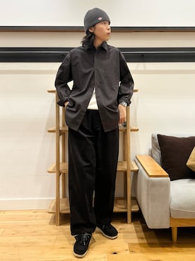 「URBAN RESEARCH DOORS（アーバンリサーチドアーズ）の『速乾/イージーケア/UVカット』『URTECH』Aircare ロングスリーブシャツ（シャツ/ブラウス、ブルー系）」を使った、小林優介さん（メンズ・177cm）の秋コーディネート
