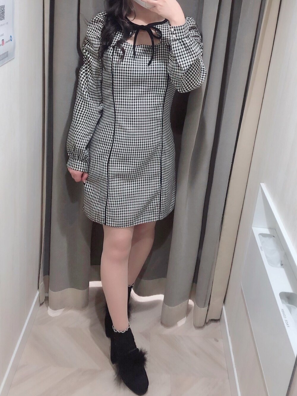 「titty&Co.、今日のコーデ、ツイード、ツイードワンピース、ミニワンピ、ミニ丈、ガーリーコーデ、ガーリー、フェザー」｜「TITTY&CO.のチェックツイードミニワンピース（ワンピース、ブラック系）」を使った、norika🌙🤍さん（レディース・157cm）の冬コーディネートの1枚目の写真
