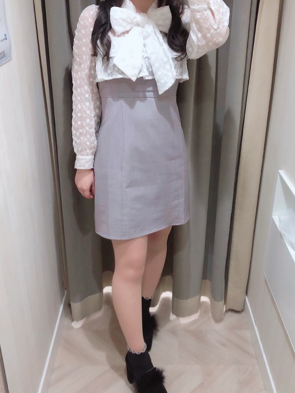 「titty&Co.、今日のコーデ、ワンピース、ワンピースコーデ、ガーリーコーデ、リボンワンピ、ミニワンピ、ミニワンピース、フェザー、レースワンピース、ミニ丈」｜「TITTY&CO.の長袖フラワーレースミニワンピース（ワンピース、パープル系）」を使った、norika🌙🤍さん（レディース・157cm）の冬コーディネートの1枚目の写真