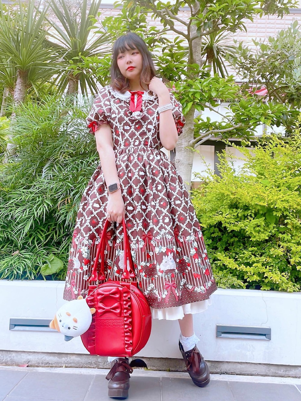 「Valentine's Day、chocolate、cake、bear、BROWN、sweet、axes femme」｜「axes femmeのツインリボンラウンドバッグ（トートバッグ、レッド系）」を使った、Midoriさん（レディース・153cm）の夏コーディネートの1枚目の写真
