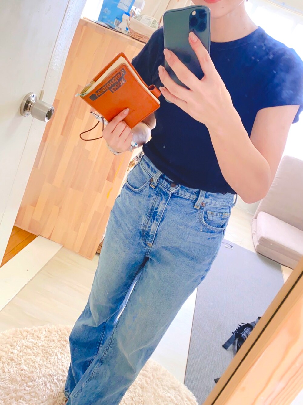 「きれいめカジュアル」｜「ROLLA'Sのアイテム（デニムパンツ、パープル系）」を使った、yaaoimoさん（レディース・153cm）の春コーディネートの1枚目の写真