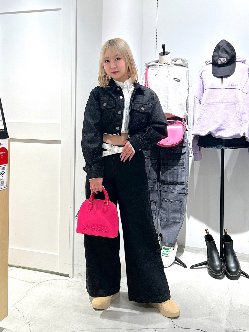 「xgirl、xgirl ootd、Xgirl_ootd、x-girl_ootd、x-girl、デニムパンツ、デニムジャケット、デニム、デニムセットアップ、セットアップ、クロップド丈、シャツ、ショルダーバッグ、ハンドバッグ、ベルト」｜「X-girlのOVERDYED DENIM PANTS（デニムパンツ、ブラック系）」を使った、あんなさん（レディース・157cm）の春コーディネートの1枚目の写真
