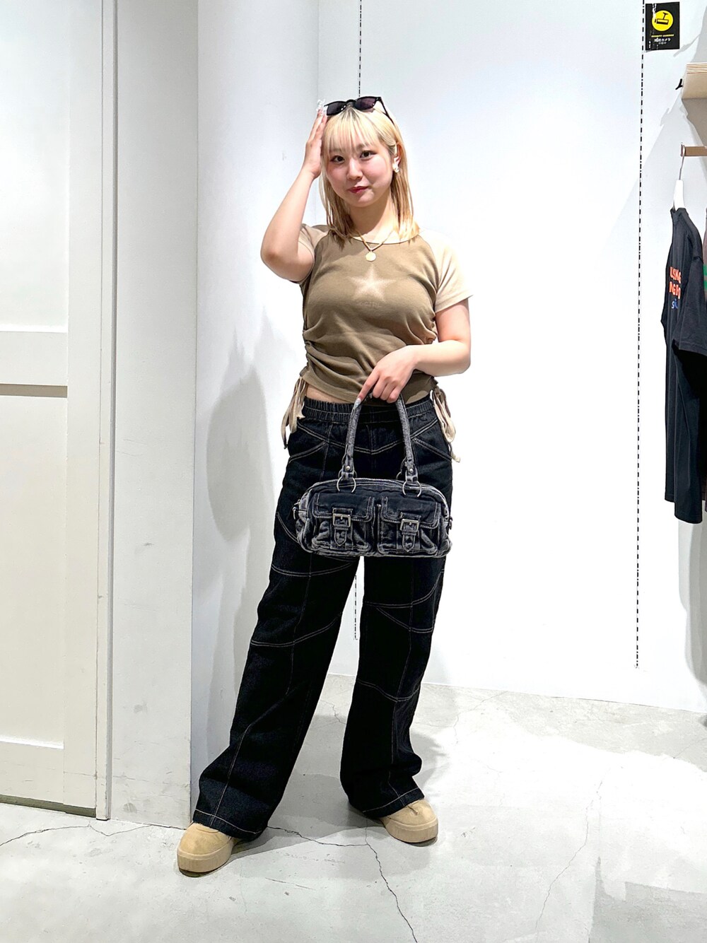 「Xgirl_ootd、xgirl、x-girl、xgirljp、xgirl ootd、ラグランTシャツ、デニム、イージーパンツ、ステッチパンツ、サングラス、y2k」｜「X-girlのCONTRAST STITCH EASY PANTS（その他パンツ、ブラック系）」を使った、あんなさん（レディース・157cm）の夏コーディネートの1枚目の写真