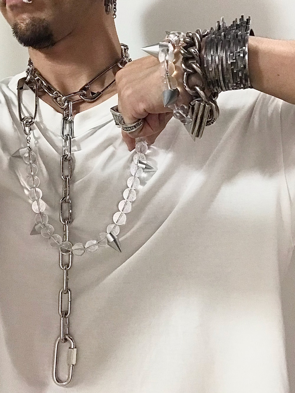 「JAM HOME MADE、ジャムホームメイド(JAM HOME MADE)、ジャムホームメイド、シルバーアクセサリー、ブレスレット、バングル、ネックレス、ブラック、ブラックコーデ、モード、お出かけコーデ、プチプラ、大人コーデ、きれいめカジュアル、オトナカジュアル」｜「JAM HOME MADEの水晶の(パワーストーン級)ライオットマリンウォレットチェーン（ウォレットチェーン、シルバー系）」を使った、ryunosuke terashiさん（メンズ・172cm）の夏コーディネートの1枚目の写真