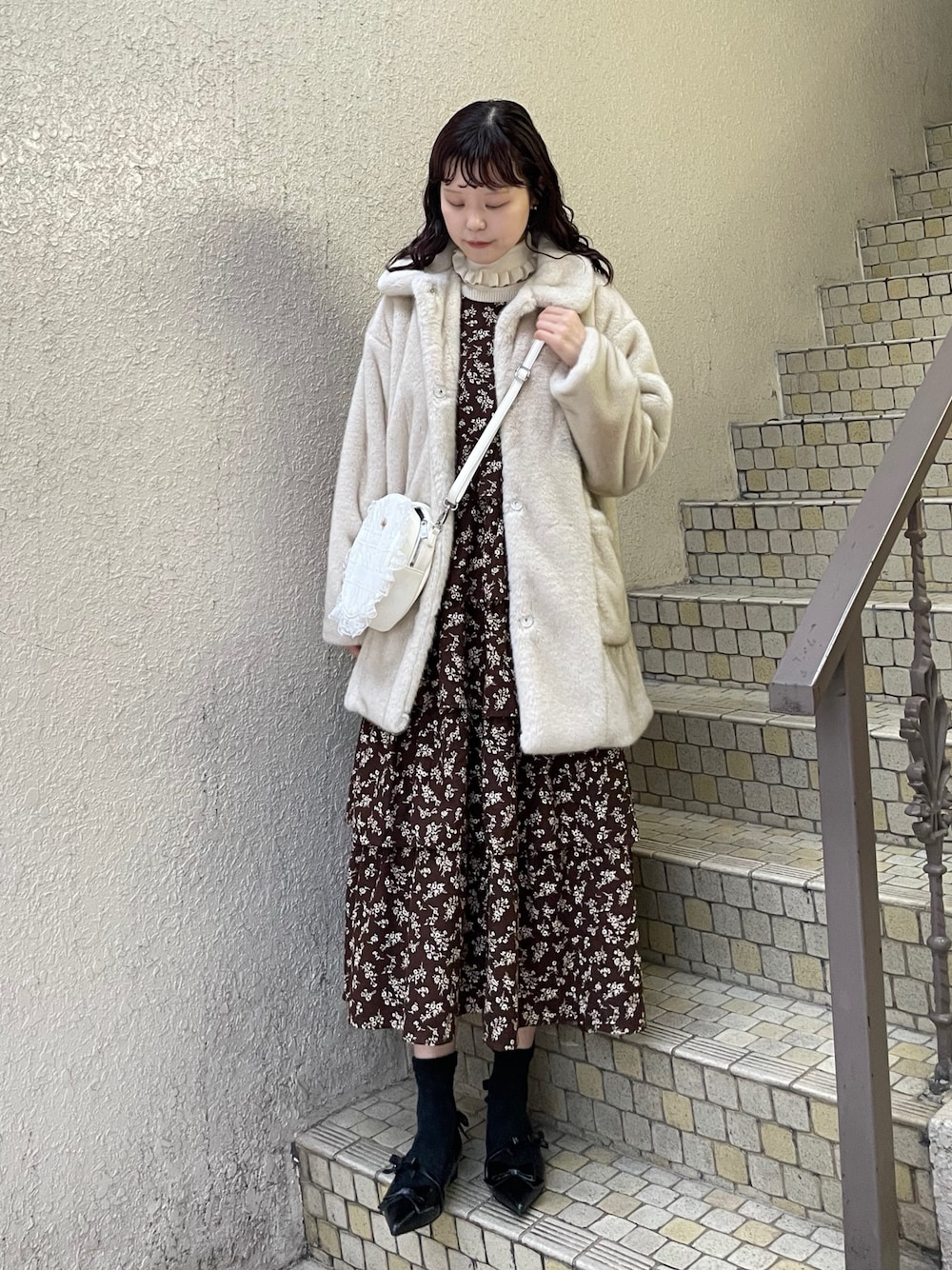 「merry jenny、メリージェニー」｜「merry jennyのflowerティアードジャンスカ（ワンピース、ブラウン系）」を使った、ayuさん（レディース・166cm）の冬コーディネートの1枚目の写真