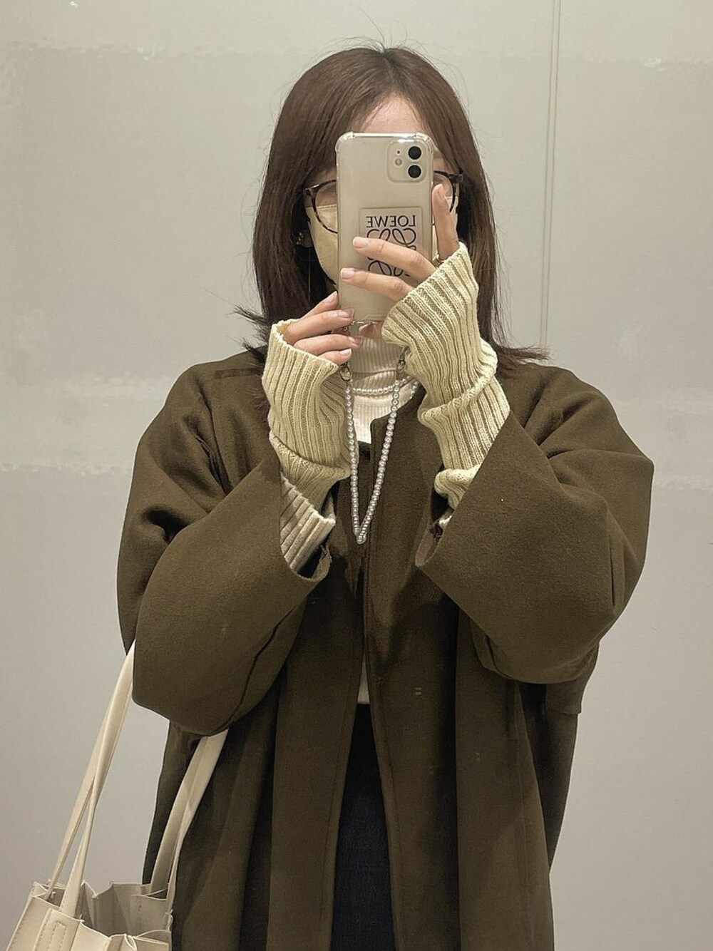 「冬のコーデ、今日のコーデ、秋冬、アームウォーマー、ノーカラーコート、淡色コーデ、淡色女子、淡色、淡色カジュアル、韓国ファッション、秋冬コーデ、冬コーデ、お洒落さんとつながりたい、メガネ女子」｜「sakishimatokyoのボリュームノーカラーロングコート（ノーカラーコート、ブラウン系）」を使った、結衣さん（レディース・163cm）の冬コーディネートの1枚目の写真