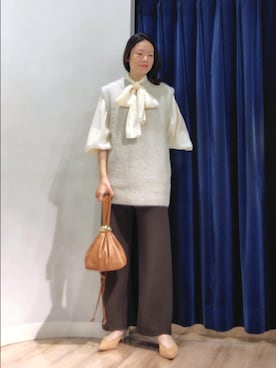 「NOLLEY’S Sophi（ノーリーズソフィ）のウォッシャブルビンテージオーガンジーボウタイブラウス（シャツ/ブラウス、ホワイト系）」を使った、Itaniさん（レディース・163cm）の秋コーディネート