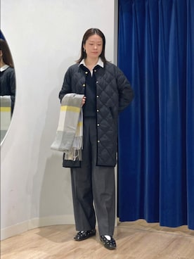 「アイテム（ストール/ショール）」を使った、Itaniさん（レディース・163cm）の秋コーディネート