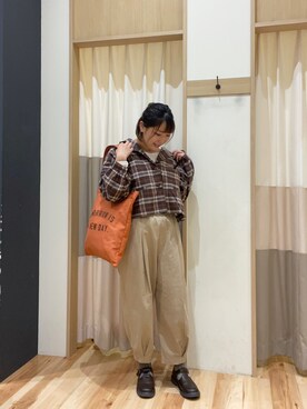 「アイテム（その他アウター、ブラウン系）」を使った、しげさん（レディース・163cm）の秋コーディネート