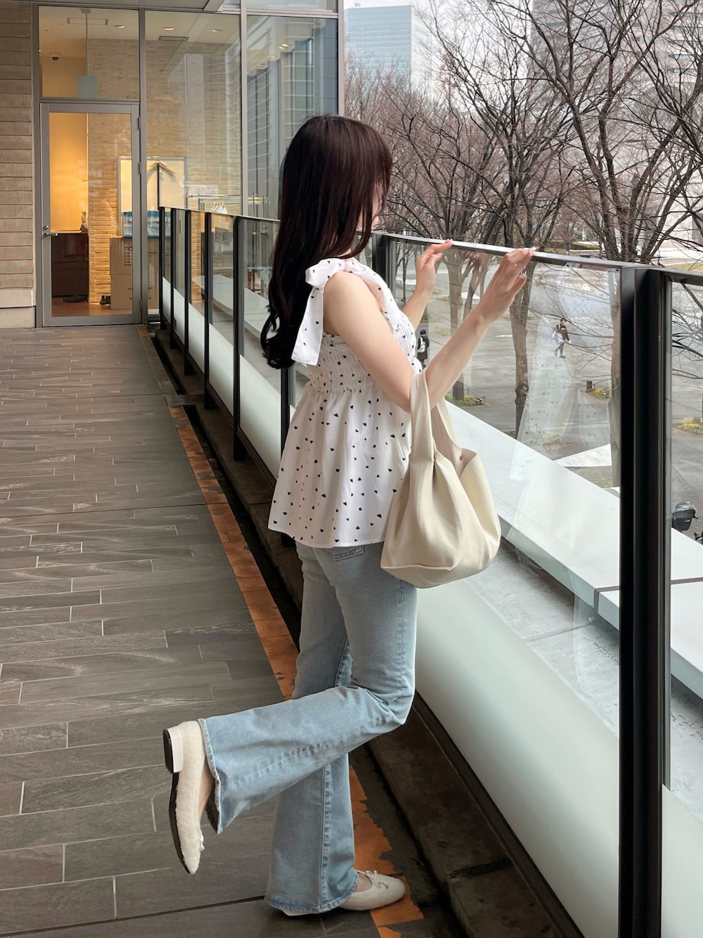 「デニム、デニムコーデ、デニムパンツ、夏コーデ、夏、春」｜「GRLのアイテム（トップス、ホワイト系）」を使った、かはち.さん（骨格ウェーブ・レディース・157cm）の春コーディネートの1枚目の写真