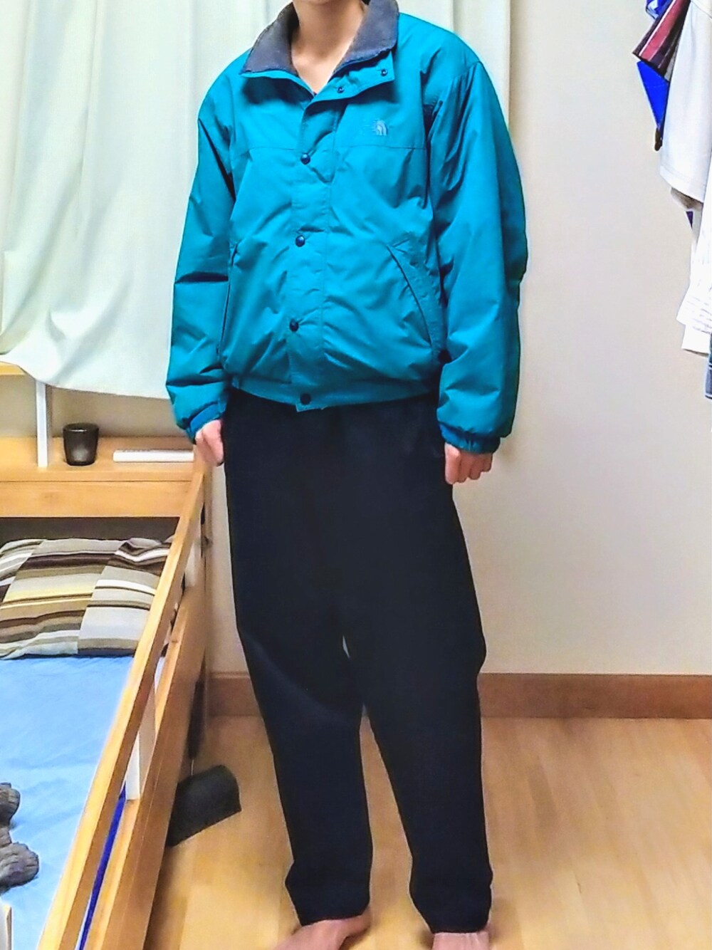 「おしゃれさんと繋がりたい、秋冬コーデ、メンズファッション、休日コーデ、古着、オトナカジュアル、ストリートコーデ、大人コーデ、アメカジコーデ、GUコーデ、秋カラー、ゆるコーデ」｜「GUのアイテム（その他パンツ、ブラック系）」を使った、龍太さん（メンズ・169cm）の秋コーディネートの1枚目の写真